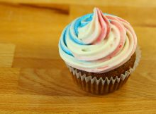 Vegan Strawberry Vanilla Cupcakes | 4th of July Recipe